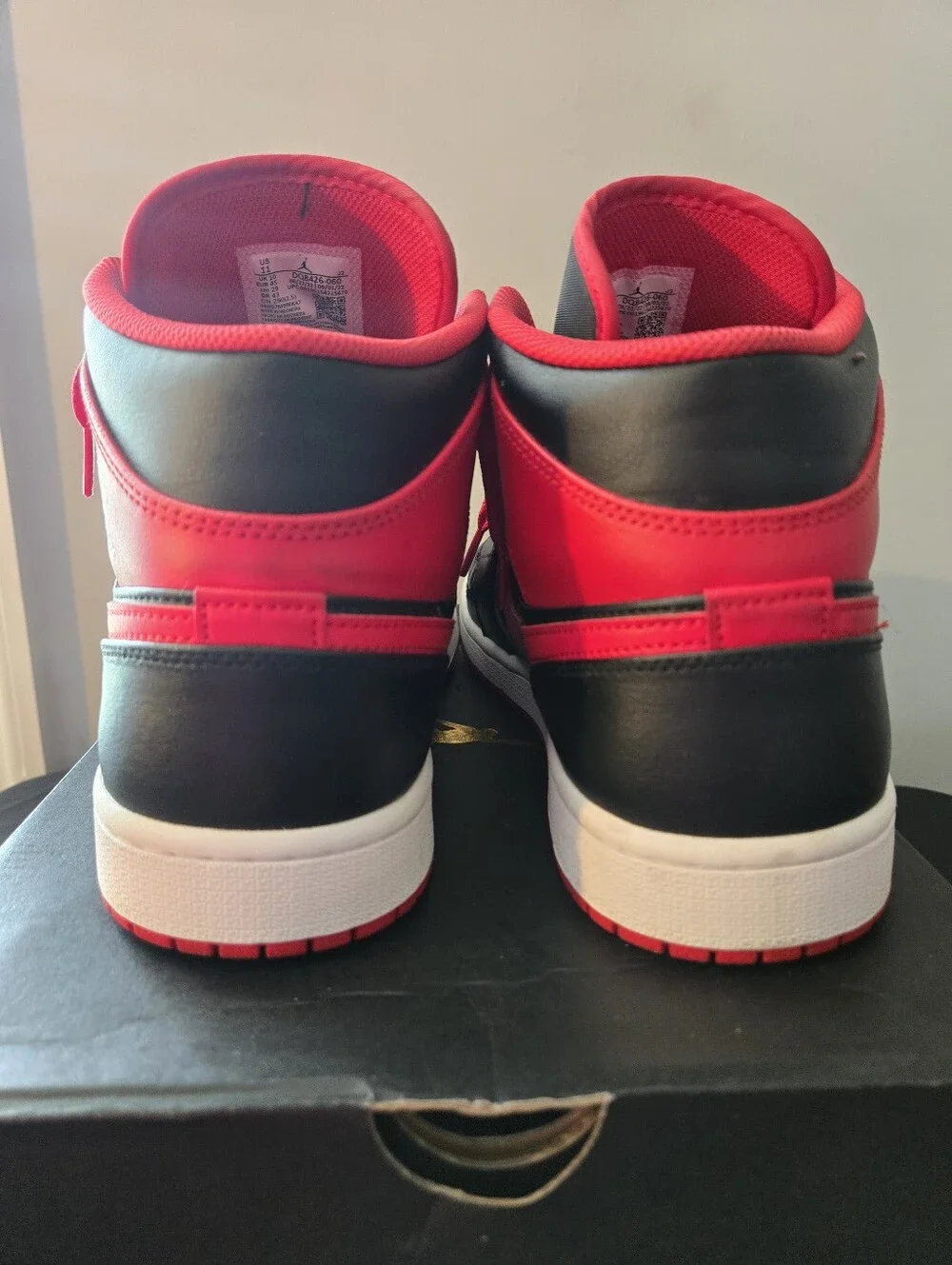 Nike Air Jordan 1 Mid Alternate Bred Black Fire Red Size 11 w/ Box